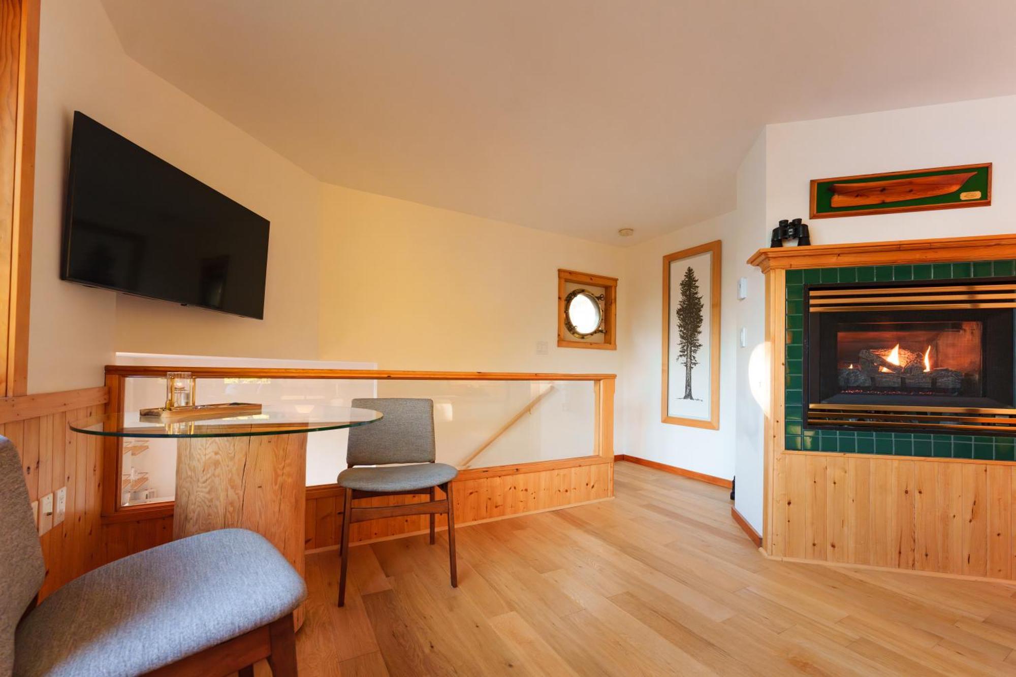 Snug Harbour Inn Ucluelet Exterior photo
