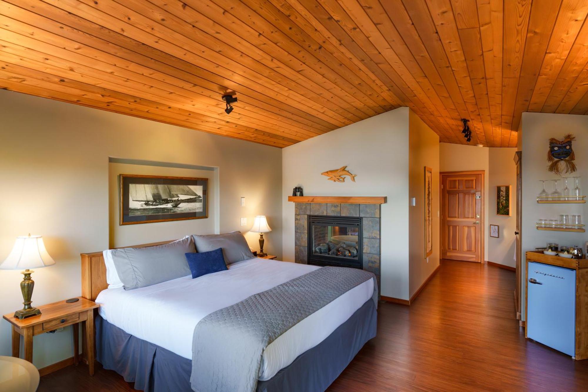 Snug Harbour Inn Ucluelet Exterior photo