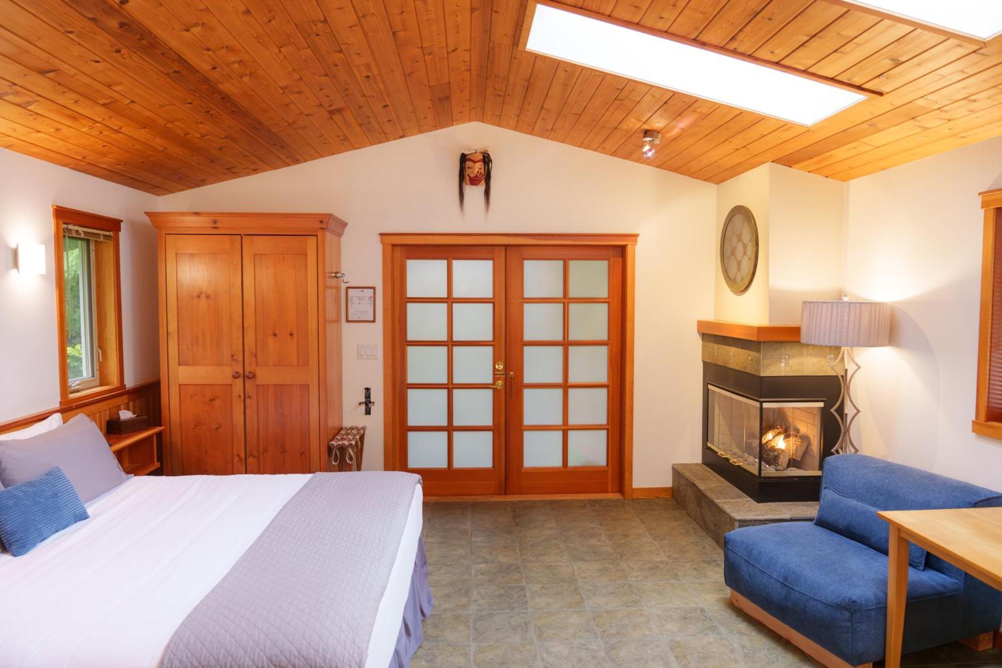 Snug Harbour Inn Ucluelet Exterior photo