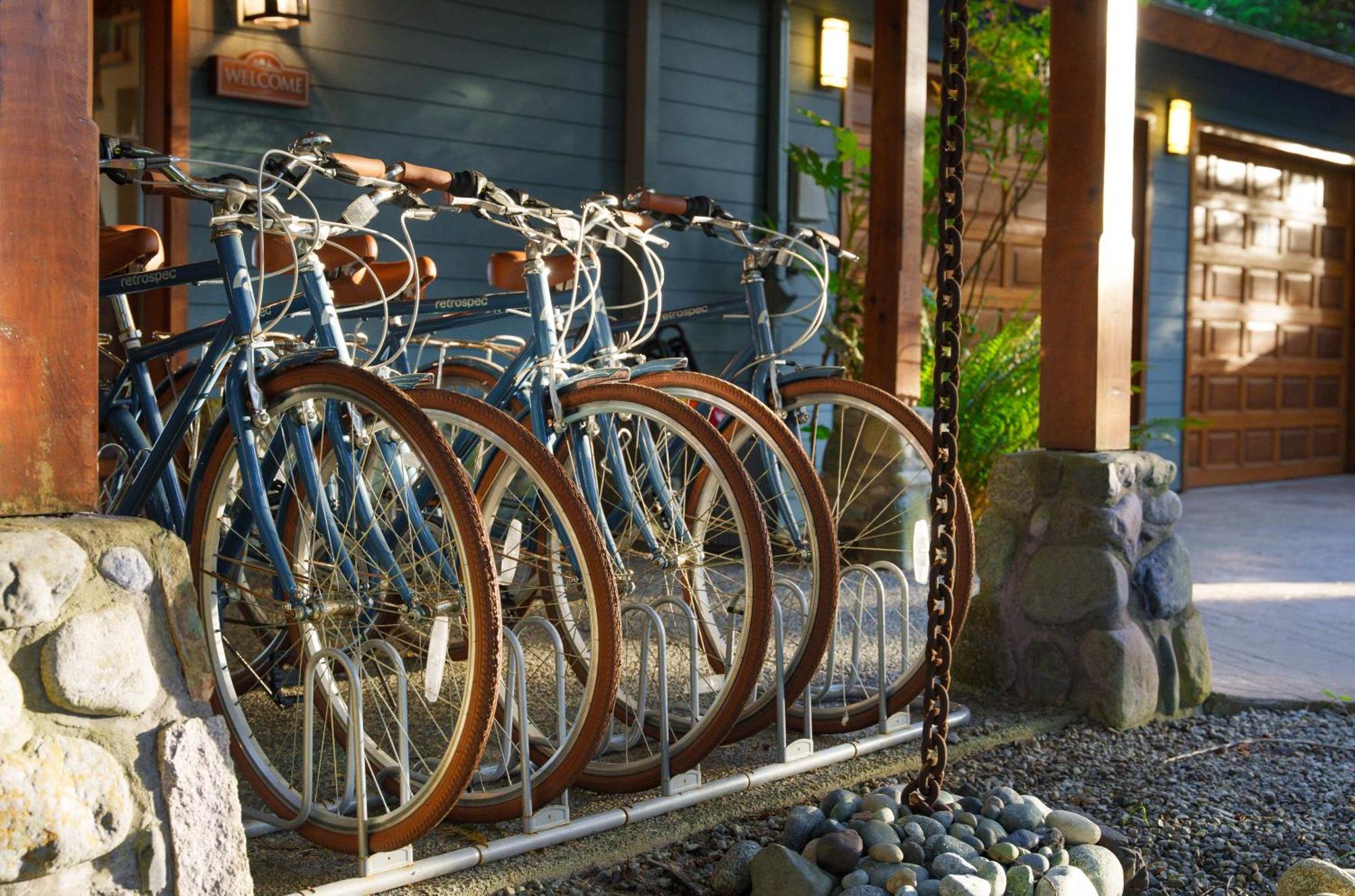 Snug Harbour Inn Ucluelet Exterior photo